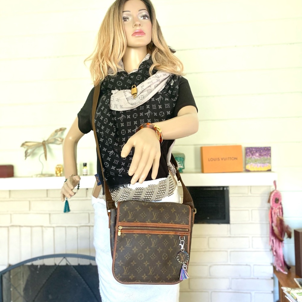 SOLD🔅Louis Vuitton Bosphore Crossbody Bag - Picture 3 of 15